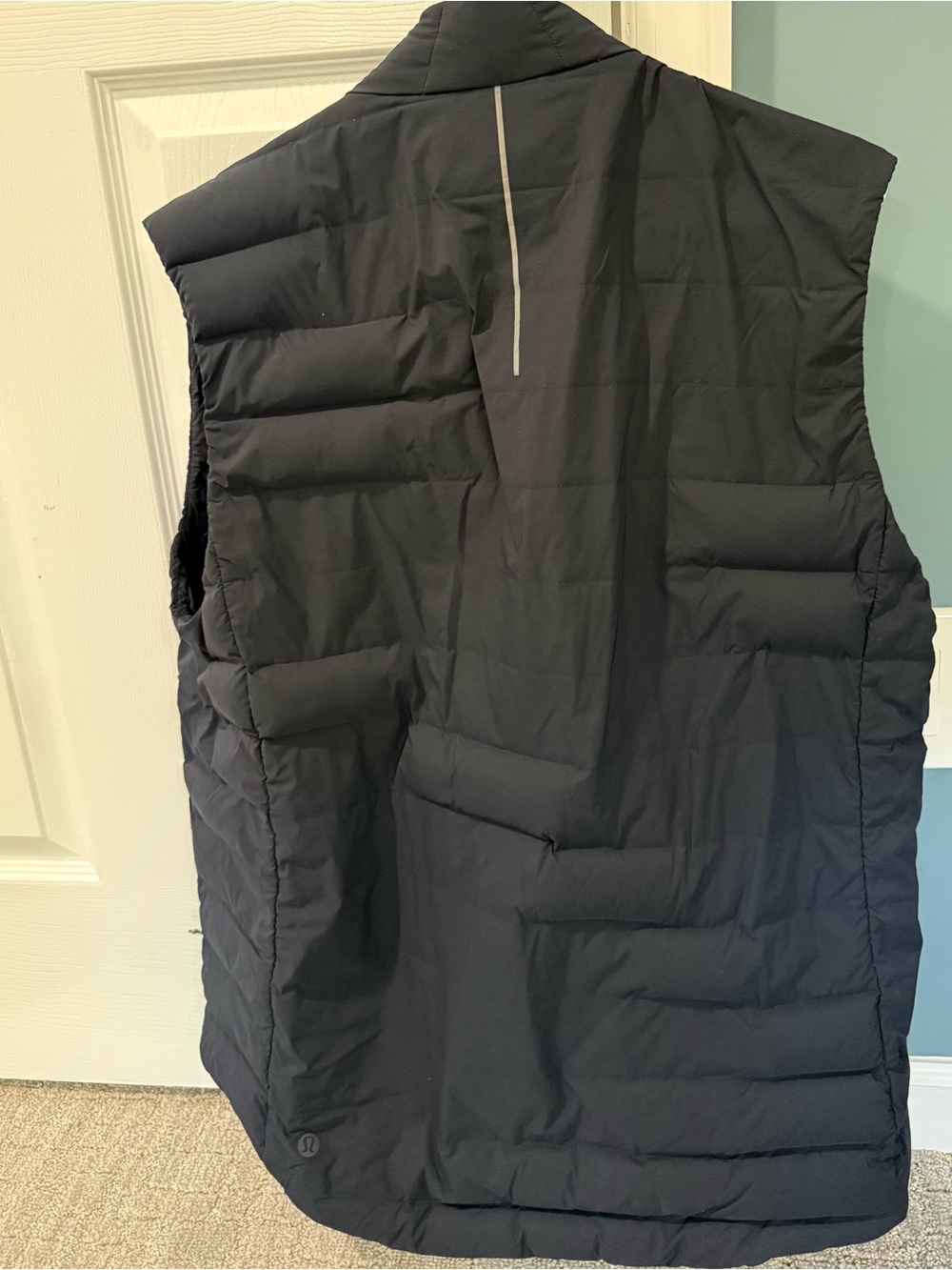 lululemon athletica Men's Quilted Puffer Vest - Dark Blue - Picture 3 of 4